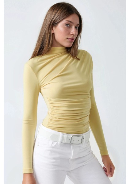 Kadın Dik Yaka Büzgü Detaylı Sandy Bluz Yellow