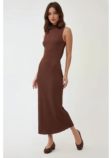 Kadın Dokulu Halter Yaka Vücut Saran Maxi Elbise Kahverengi