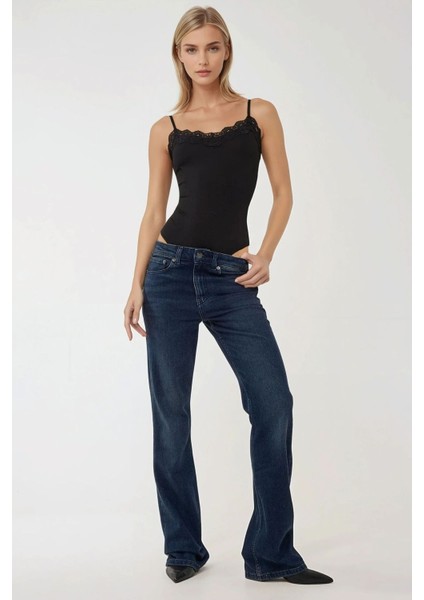 Kadın Dantel Detaylı V Yaka Dar Kesim Bodysuit Black