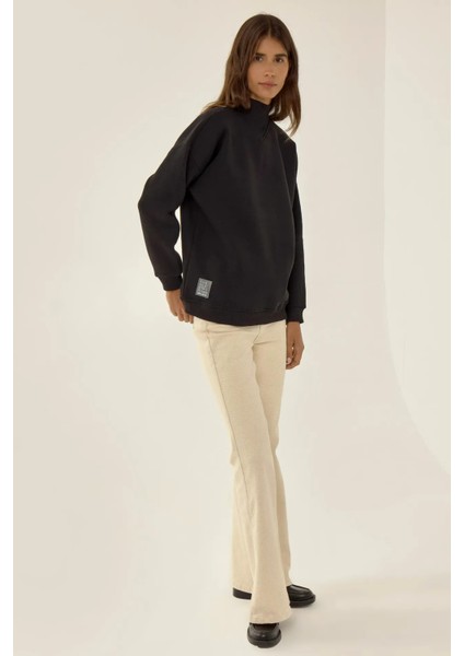 Kadın Rahat Kesim Yarım Yüksek Yaka Sweatshirt Siyah