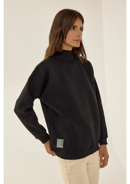Kadın Rahat Kesim Yarım Yüksek Yaka Sweatshirt Siyah