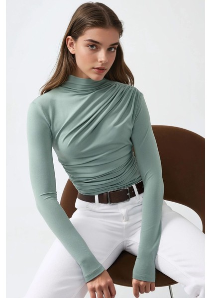 Kadın Dik Yaka Büzgü Detaylı Sandy Bluz Green