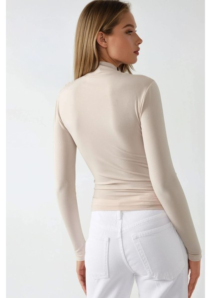 Kadın Dik Yaka Büzgü Detaylı Sandy Bluz Natural