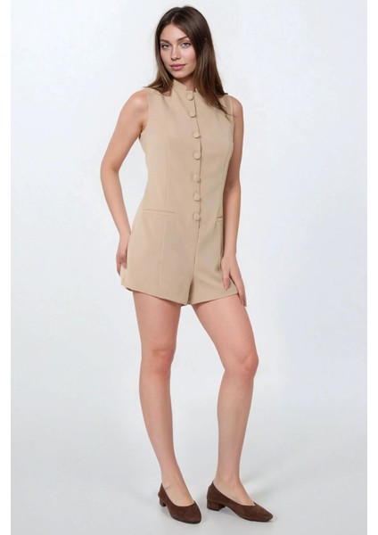 Kadın Düğme Detaylı Kısa Bisiklet Yaka Tulum Bej Doğal
