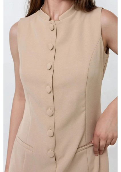 Kadın Düğme Detaylı Kısa Bisiklet Yaka Tulum Bej Doğal