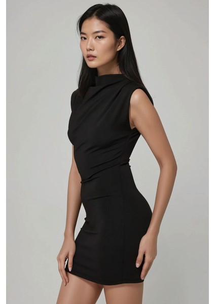 Kadın Omzu Vatkalı Kayık Yaka Vücuda Oturan Mini Elbise Siyah