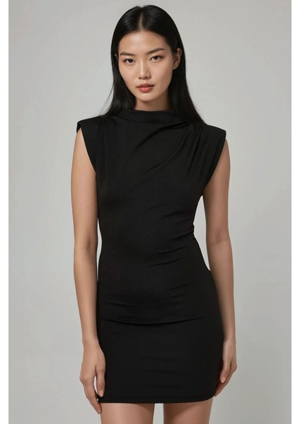 Kadın Omzu Vatkalı Kayık Yaka Vücuda Oturan Mini Elbise Siyah