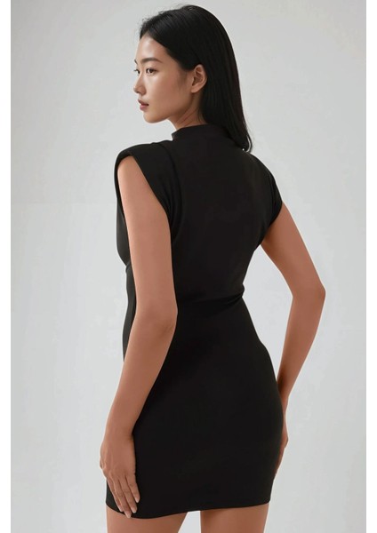 Kadın Omzu Vatkalı Kayık Yaka Vücuda Oturan Mini Elbise Siyah