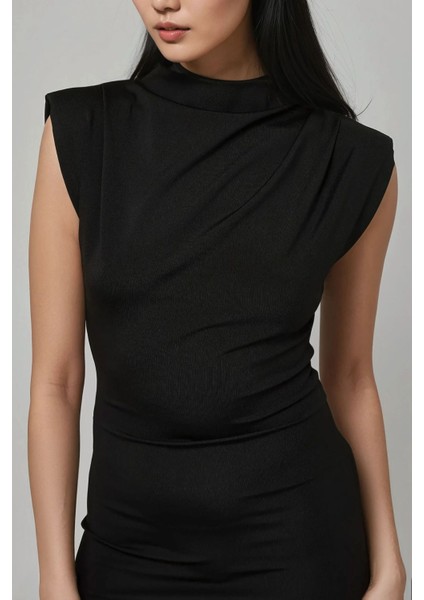 Kadın Omzu Vatkalı Kayık Yaka Vücuda Oturan Mini Elbise Siyah