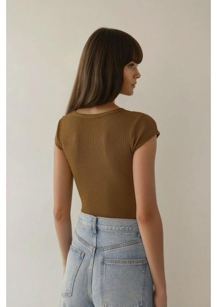 Kadın Slim Fit Bisiklet Yaka Kısa Tişört Kahve Kahvesi