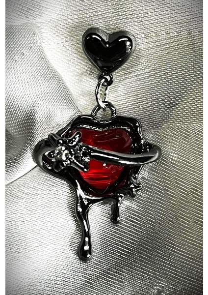 Eriyen Kalpler Taşlı Küpe fırsatları