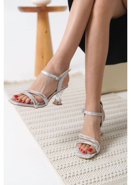 Kendy Gümüş Taşlı Kadın Topuklu Sandalet fırsatları