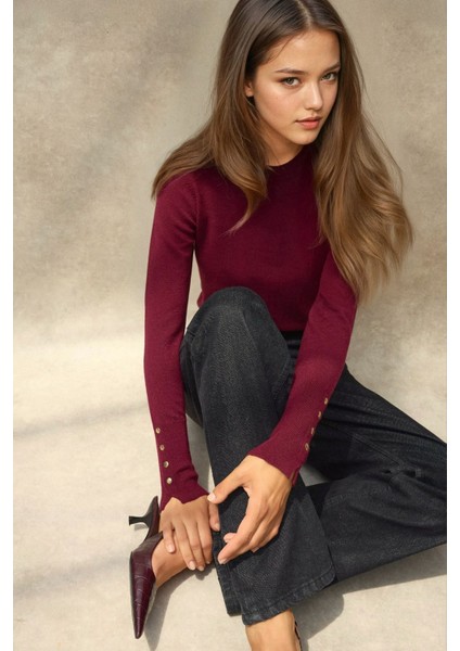 Kadın Düğme Detaylı Yuvarlak Yaka Örme Kazak Red