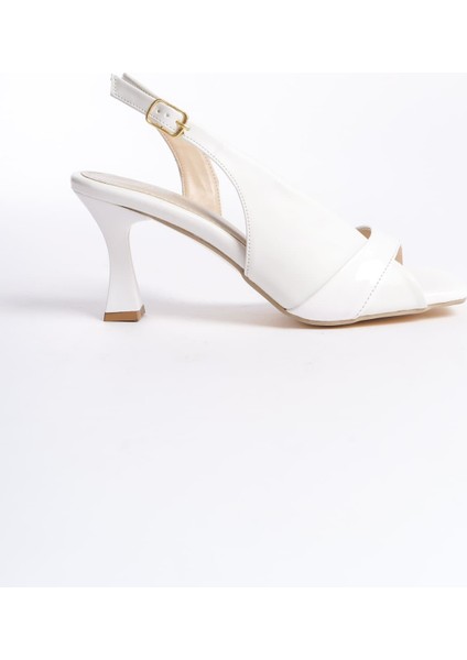 Klein Kadın Beyaz Rugan Detaylı Topuklu Sandalet