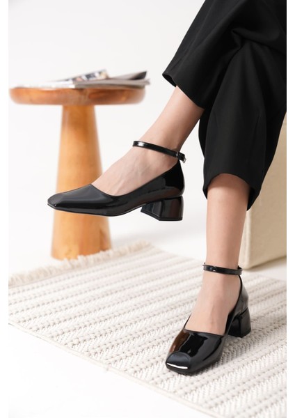 Arilla Siyah Rugan Kadın Topuklu Ayakkabı fırsatları