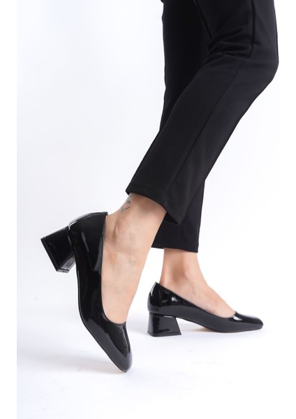 Clay Kadın Siyah Rugan Topuklu Ayakkabı fırsatları