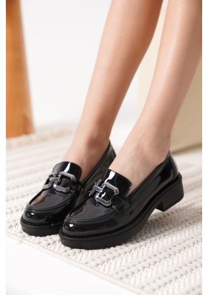 Caro Kadın Rugan Siyah Gümüş Tokalı Loafer fiyatları