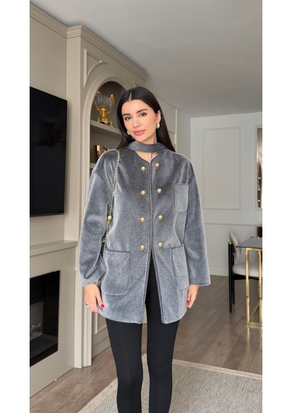 Gold Düğmeli Gri Kısa Kürk Ceket