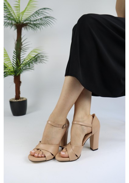 Kadın Arkası Kapalı Kelebek Model Topuklu Ayakkabı