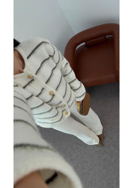 Sakallı Ekru Hırka modelleri