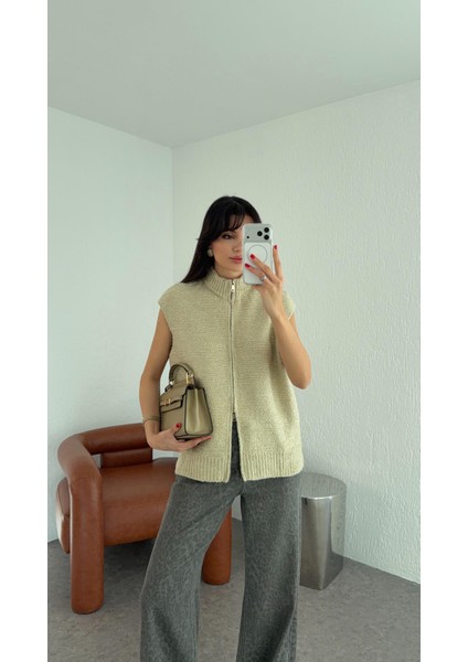 T Kol Çift Fermuarlı Krem Yelek