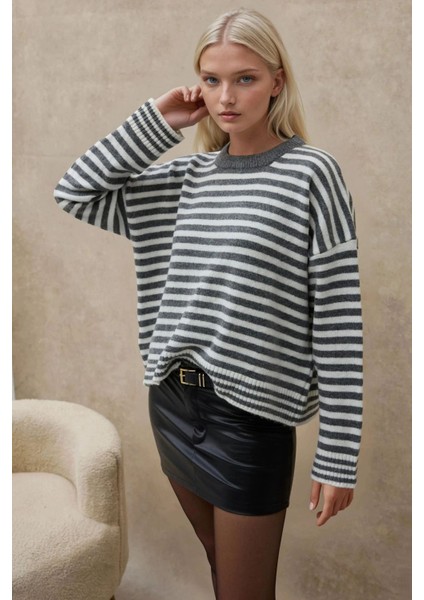 Kadın Çizgili Rahat Kesim Yumuşak Kalın Triko Kazak Çok Renkli