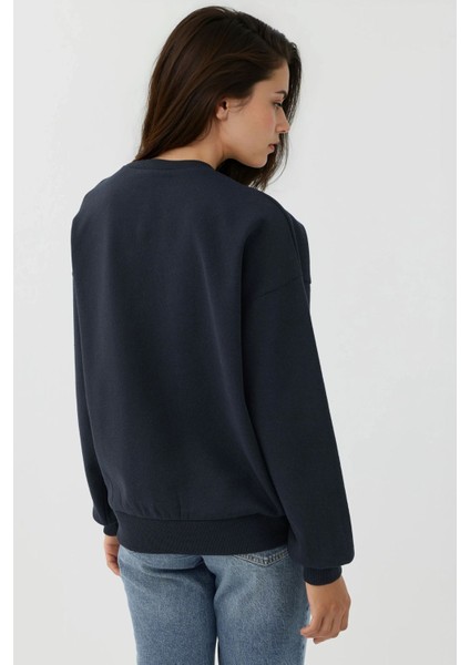 Kadın Baskılı Yuvarlak Yaka Uzun Kollu Sweatshirt Lacivert
