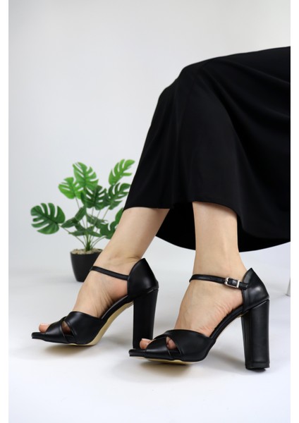 Kadın Arkası Kapalı Kelebek Model Topuklu Ayakkabı