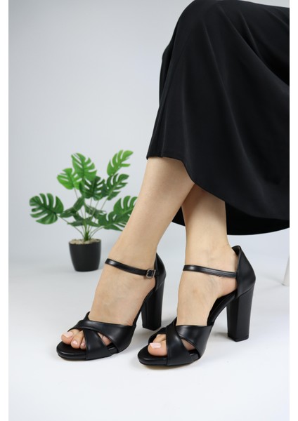 Kadın Arkası Kapalı Kelebek Model Topuklu Ayakkabı modelleri