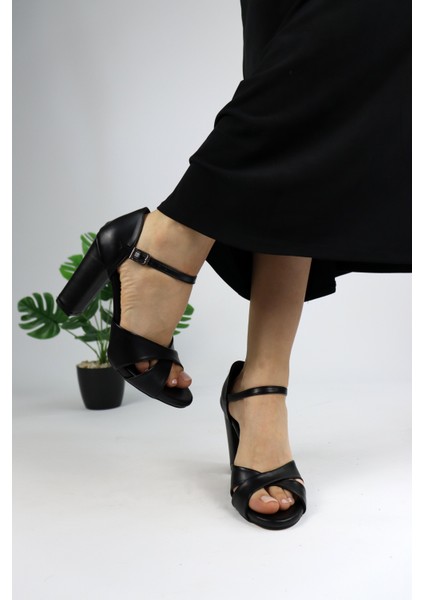 Kadın Arkası Kapalı Kelebek Model Topuklu Ayakkabı fırsatları