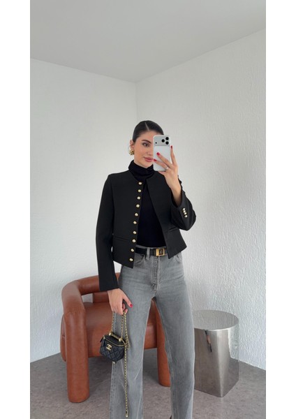 Gold Düğmeli Siyah Ceket
