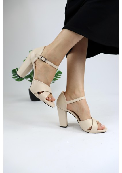 Kadın Arkası Kapalı Kelebek Model Topuklu Ayakkabı