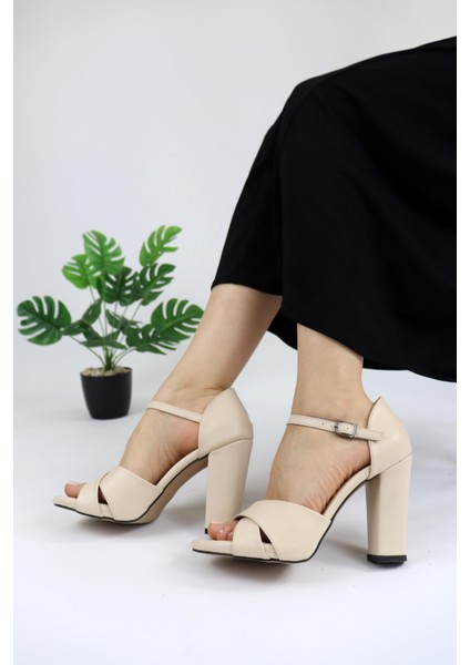 Kadın Arkası Kapalı Kelebek Model Topuklu Ayakkabı fiyatları