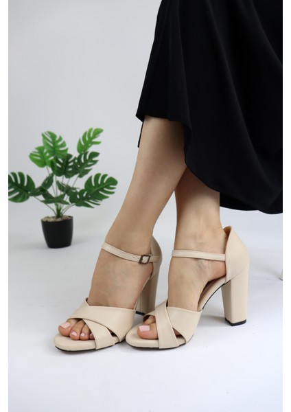 Kadın Arkası Kapalı Kelebek Model Topuklu Ayakkabı modelleri