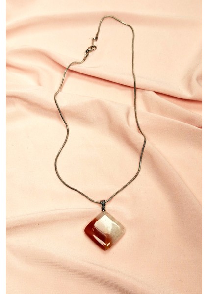 Akik Doğal Taşı Zincirli El Yapımı Kolye Uç: 3 cm Zincir: 20 cm Kutulu