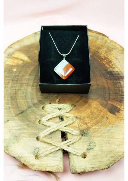 Akik Doğal Taşı Zincirli El Yapımı Kolye Uç: 3 cm Zincir: 20 cm Kutulu