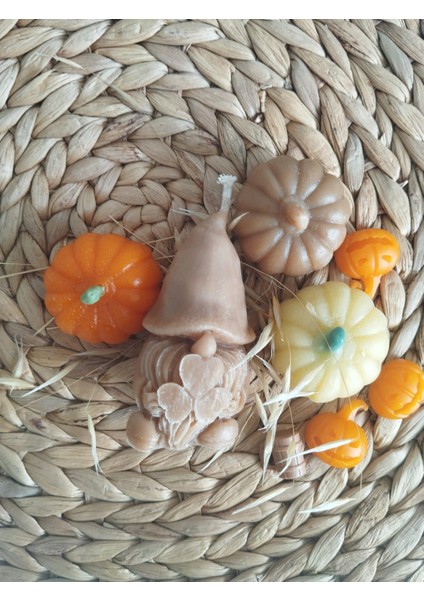 Kahverengi Tarçın Kokulu Noel Cücesi Şans Mumu 8 cm