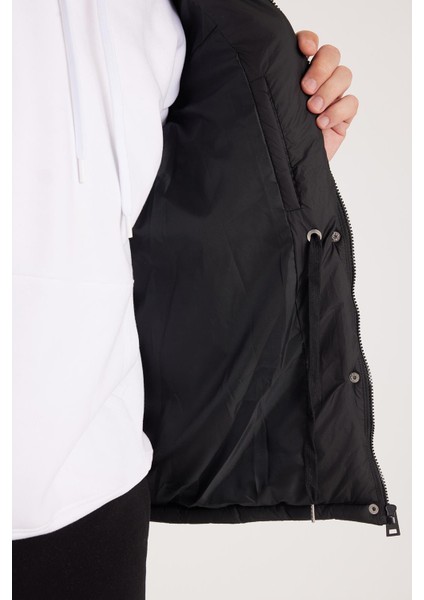 Erkek Regular Fit Klasik Kesim Kapüşonlu Fermuarlı Çift Cepli Çıtçıt Kapamalı Siyah Mont modelleri