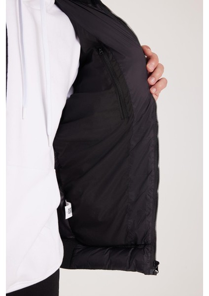 Erkek Regular Fit Klasik Kesim Çift Cepli Lastikli Dik Yaka Siyah Mont modelleri