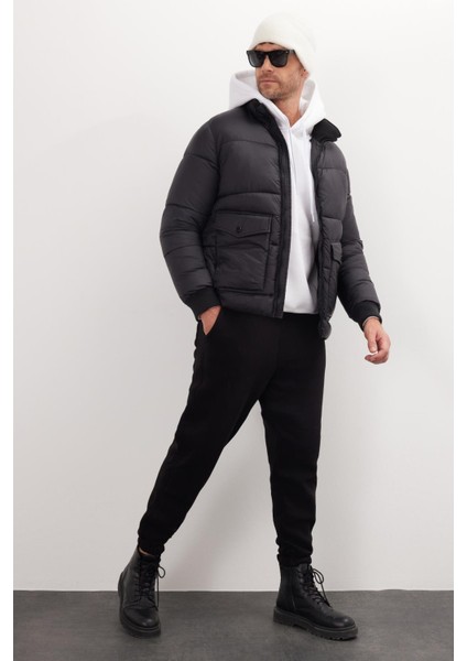 Erkek Regular Fit Klasik Kesim Çift Cepli Lastikli Dik Yaka Siyah Mont fırsatları