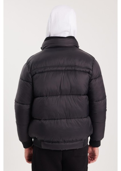 Erkek Regular Fit Klasik Kesim Çift Cepli Lastikli Dik Yaka Siyah Mont