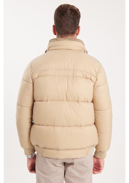 Erkek Regular Fit Klasik Kesim Çift Cepli Lastikli Dik Yaka Kum Rengi Mont