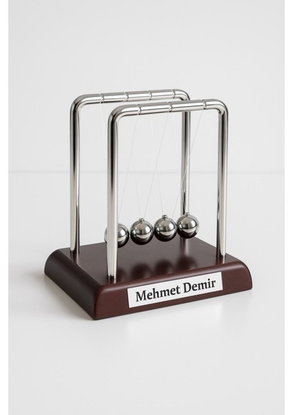 Isim Yazılı Kişiye Özel Newton Sarkaçı Metal Denge Topu Masaüstü Ofis Şık Dekoratif Hediye Küçük Boy indirimleri