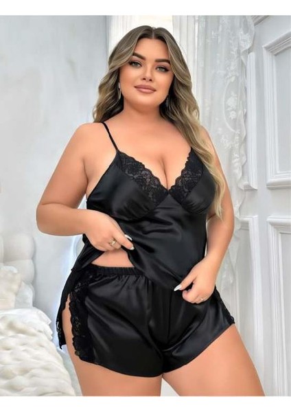 Büyük Beden Siyah Yırtmaç Dantel Işlemeli Saten Şortlu Takım