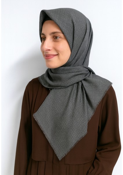 Desenli Denim Eşarp – 95X95 Cm, Kaymaz, Dört Mevsim Kullanıma Uygun