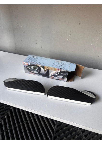 Otomobil Yan Ayna Yağmurlu ve Ufak Ayna