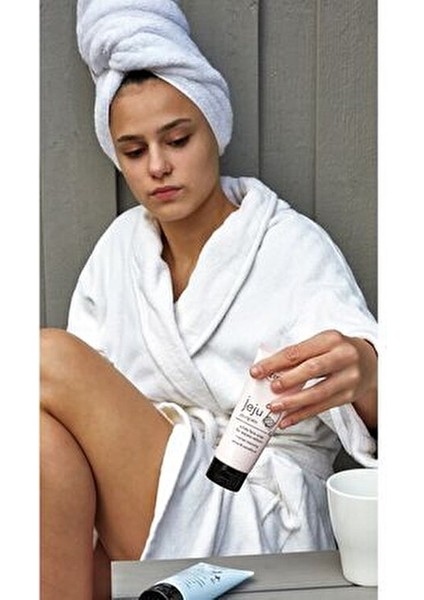 Jeju Yüz Mikro Peeling Yağlı Ciltler İçin Arındırıcı Etki 75 ml Gliserin İçerir