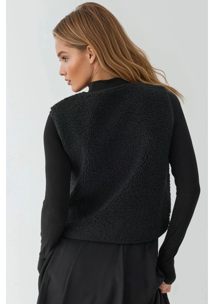 Kadın Dokulu Yuvarlak Yaka Kolsuz Kalın Yelek Siyah modelleri
