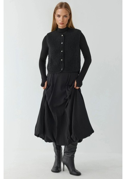 Kadın Dokulu Yuvarlak Yaka Kolsuz Kalın Yelek Siyah indirimleri