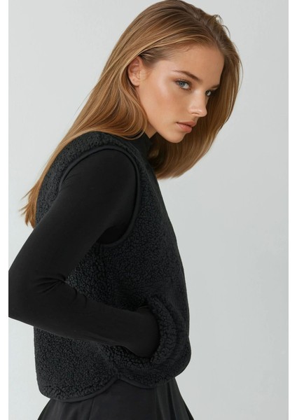 Kadın Dokulu Yuvarlak Yaka Kolsuz Kalın Yelek Siyah